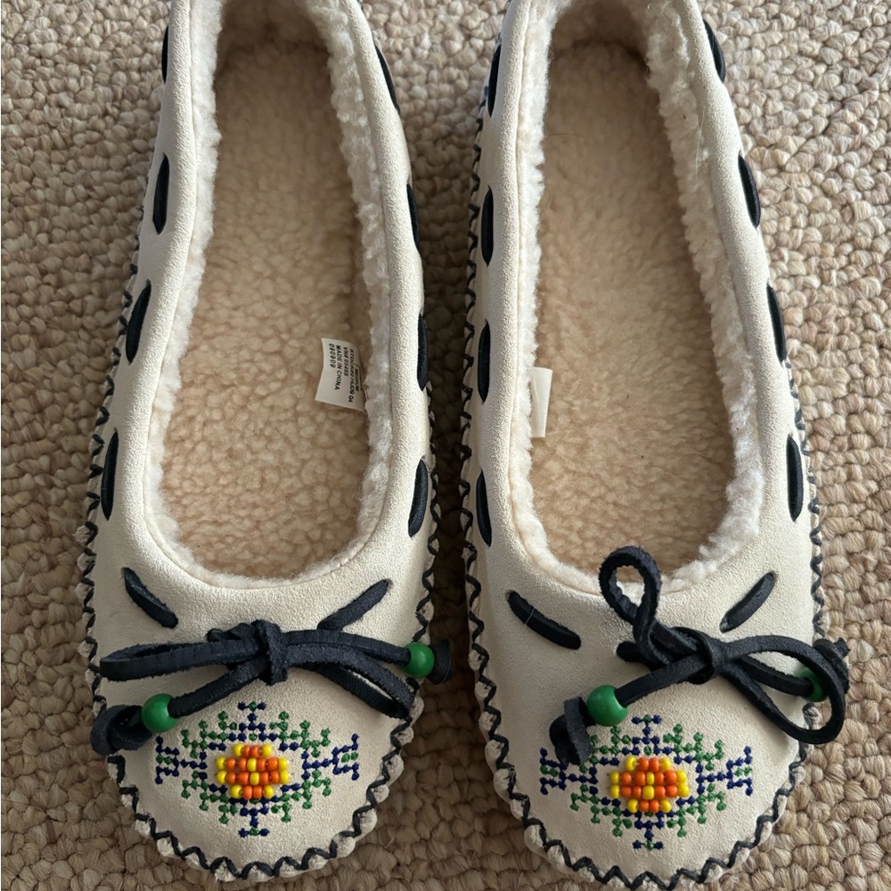 LL Bean Embroidered Moccasin Slippers. Size 7. Like new.